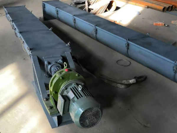 U型螺旋輸送機試車留念